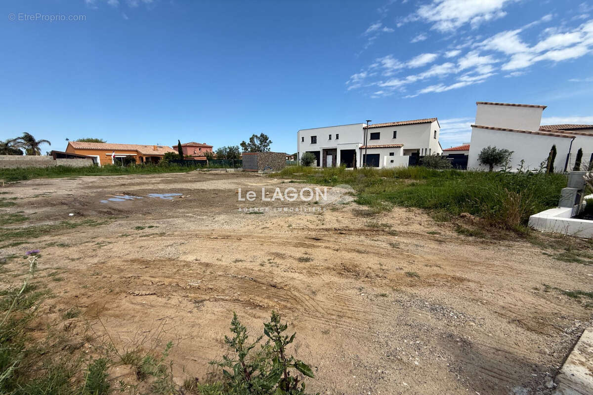 Terrain à SAINT-CYPRIEN