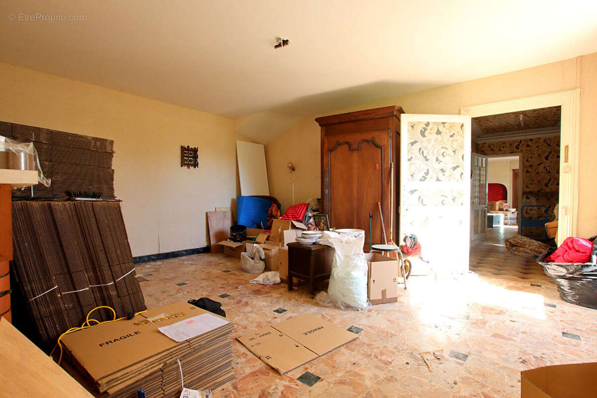 Maison à AZAY-LE-BRULE