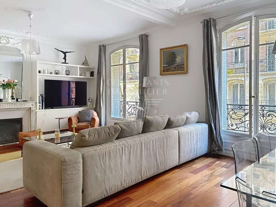 Appartement à PARIS-17E