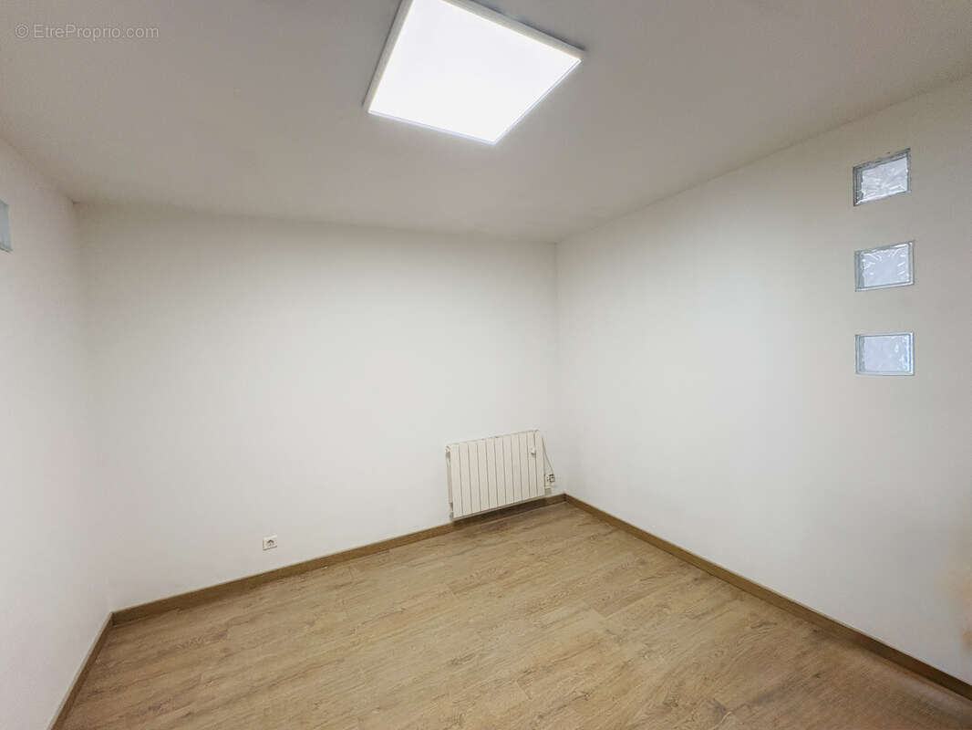Appartement rénové, en plein centre, très lumineux. - photo 12
