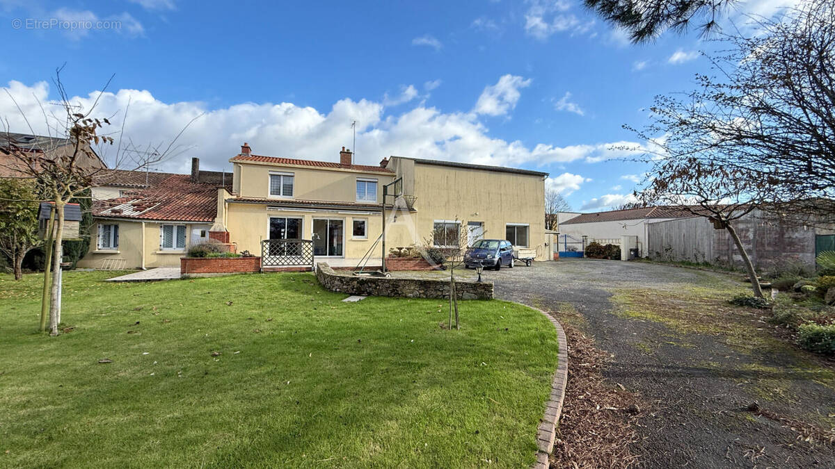 Maison à BELLEVILLE-SUR-VIE