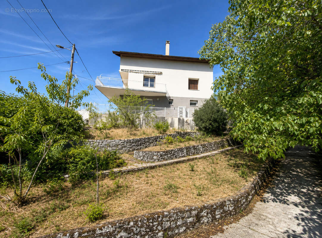 Oyonnax · Maison ~200 m2 · 3 niveaux · terrain 667 m2 · vue montagne · - photo 16