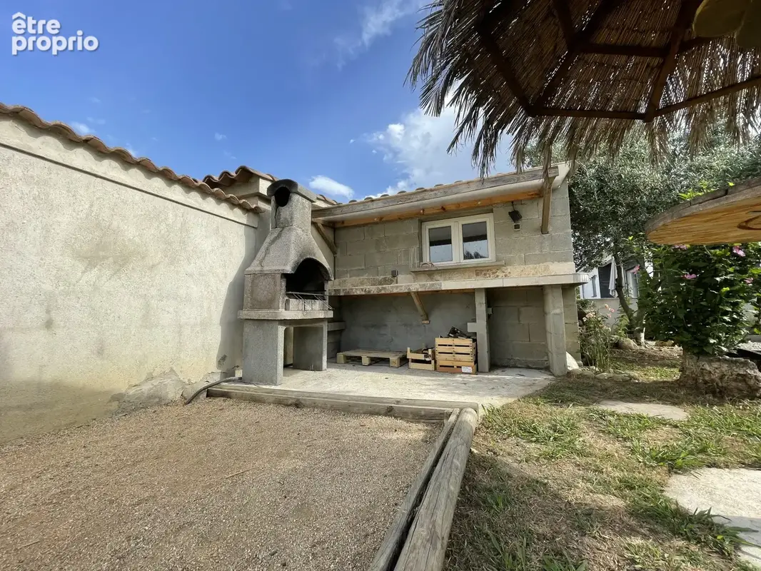 Villa  3 pièces d'une superficie de 106m2 + studio indépendant de 28m2 - photo 2