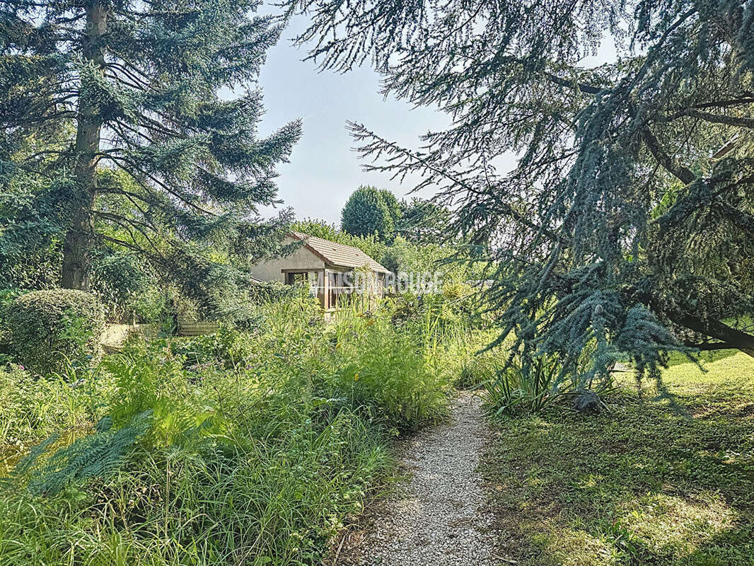 Maison à LE MESNIL-SAINT-DENIS