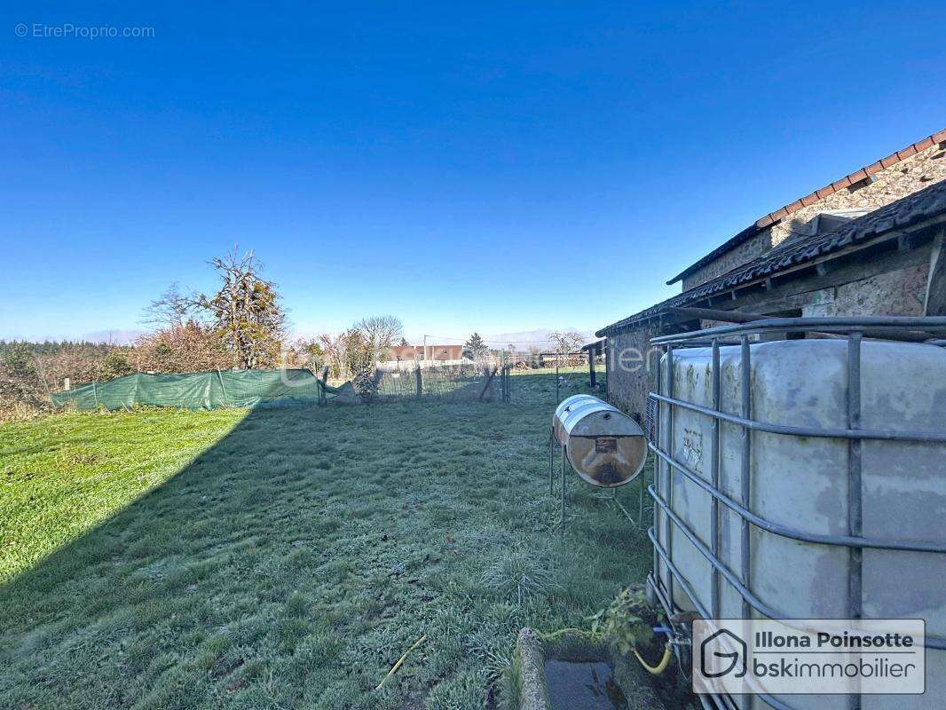 Maison à LA ROCHE-EN-BRENIL