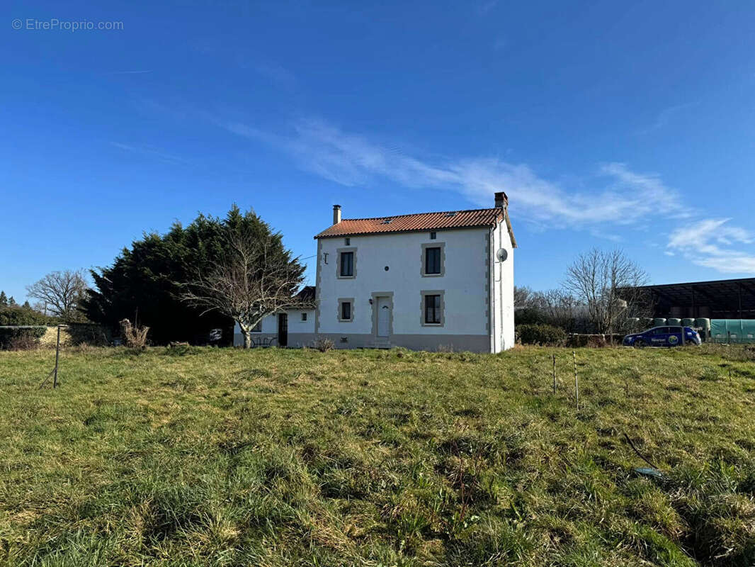 Maison à SAINT-LEGER-MAGNAZEIX