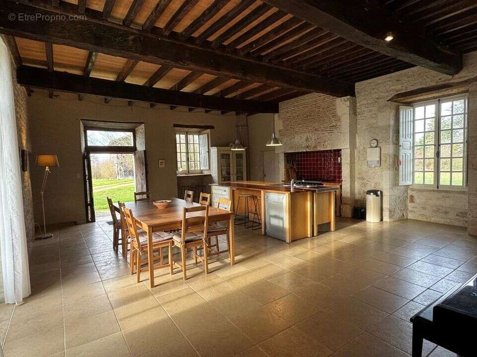 Maison à MAUROUX