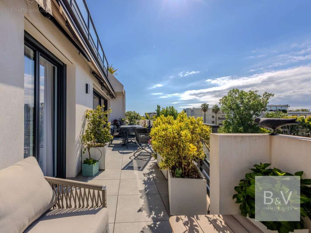 Appartement à SAINT-LAURENT-DU-VAR