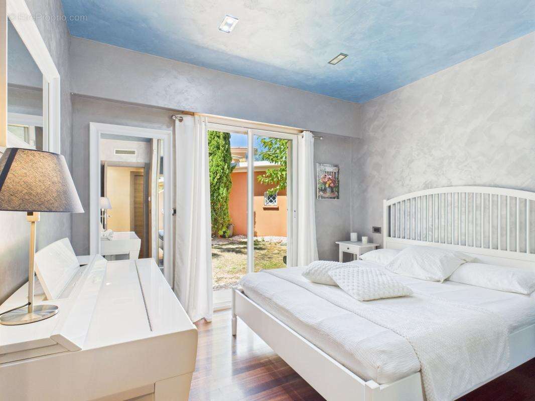 Maison à MANDELIEU-LA-NAPOULE