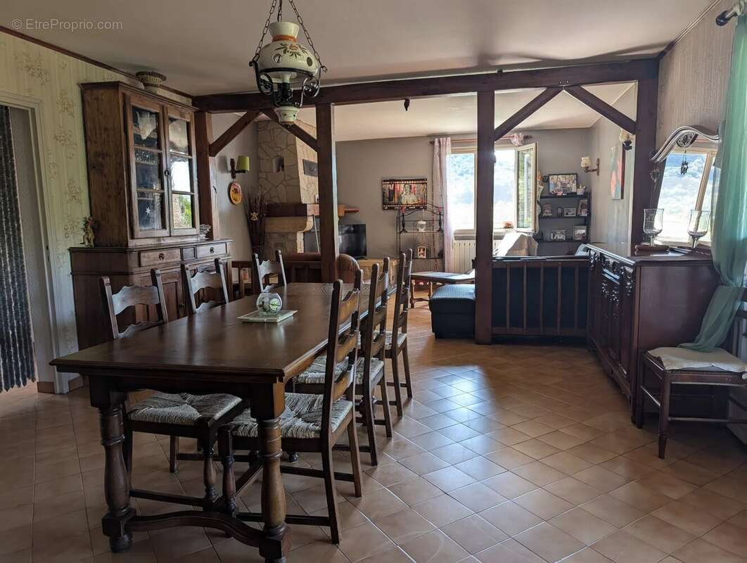 Maison à SAINT-BRES