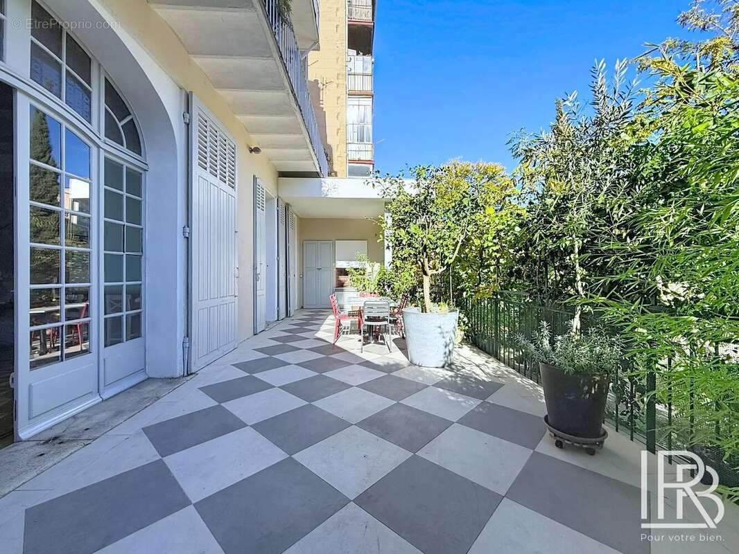 Appartement à MARSEILLE-5E