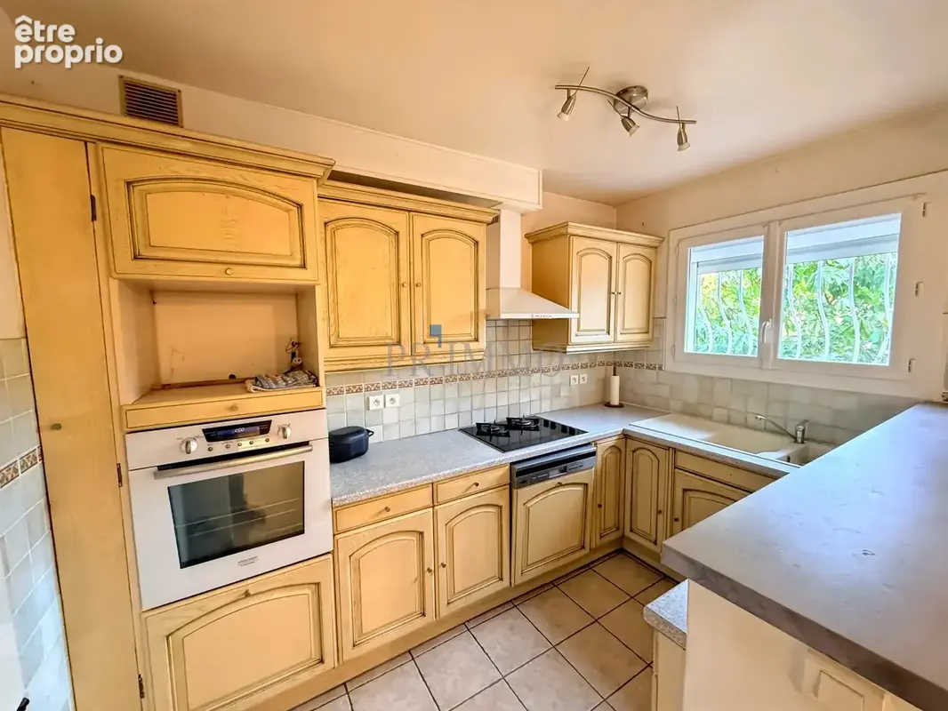 Maison sur 2 niveaux proche centre de roquebrune - photo 9