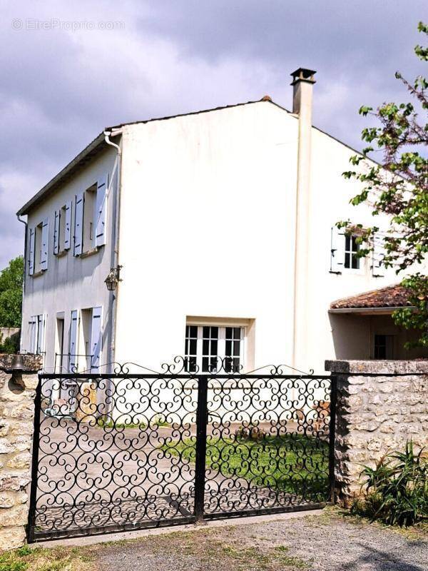 Maison à SAINT-SAVINIEN