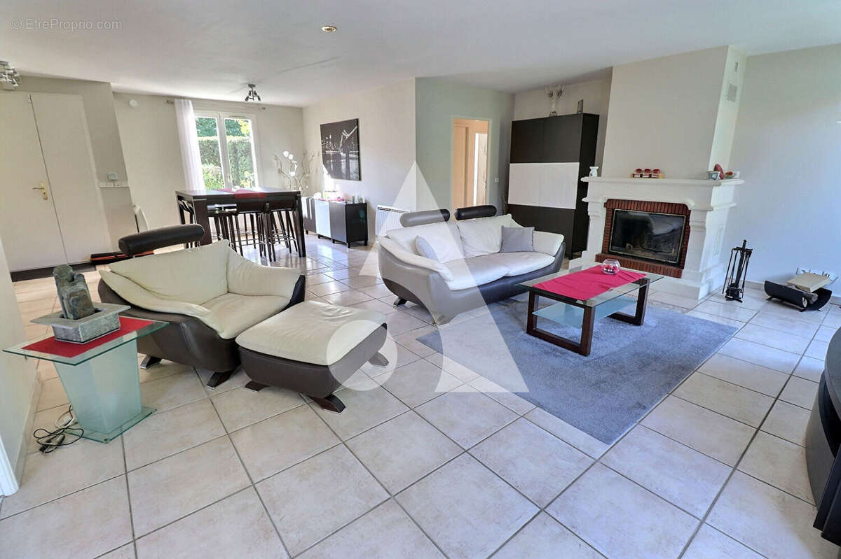 Maison à MERY-SUR-OISE