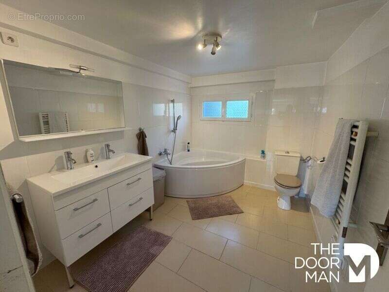 Maison à LES CLAYES-SOUS-BOIS