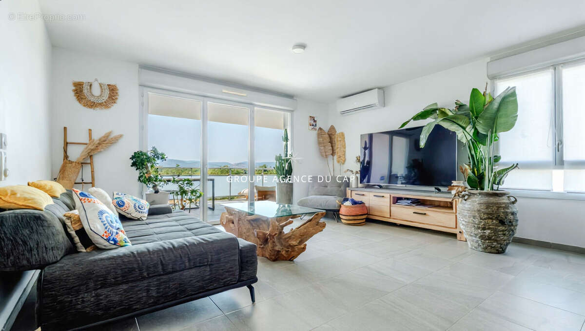 PUGET-SUR-ARGENS  Appartement 3 pièces de 88 m² avec terrasse de 21m²,  garage et piscine - photo 12