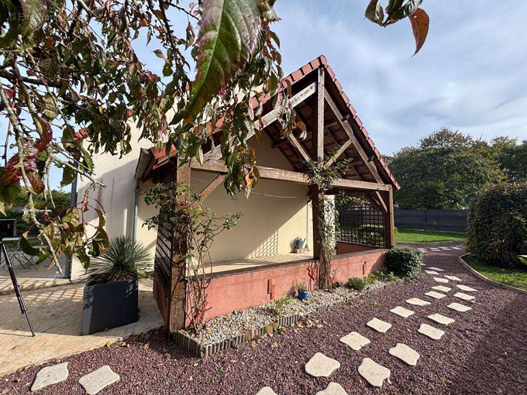 Maison à LES MONTILS