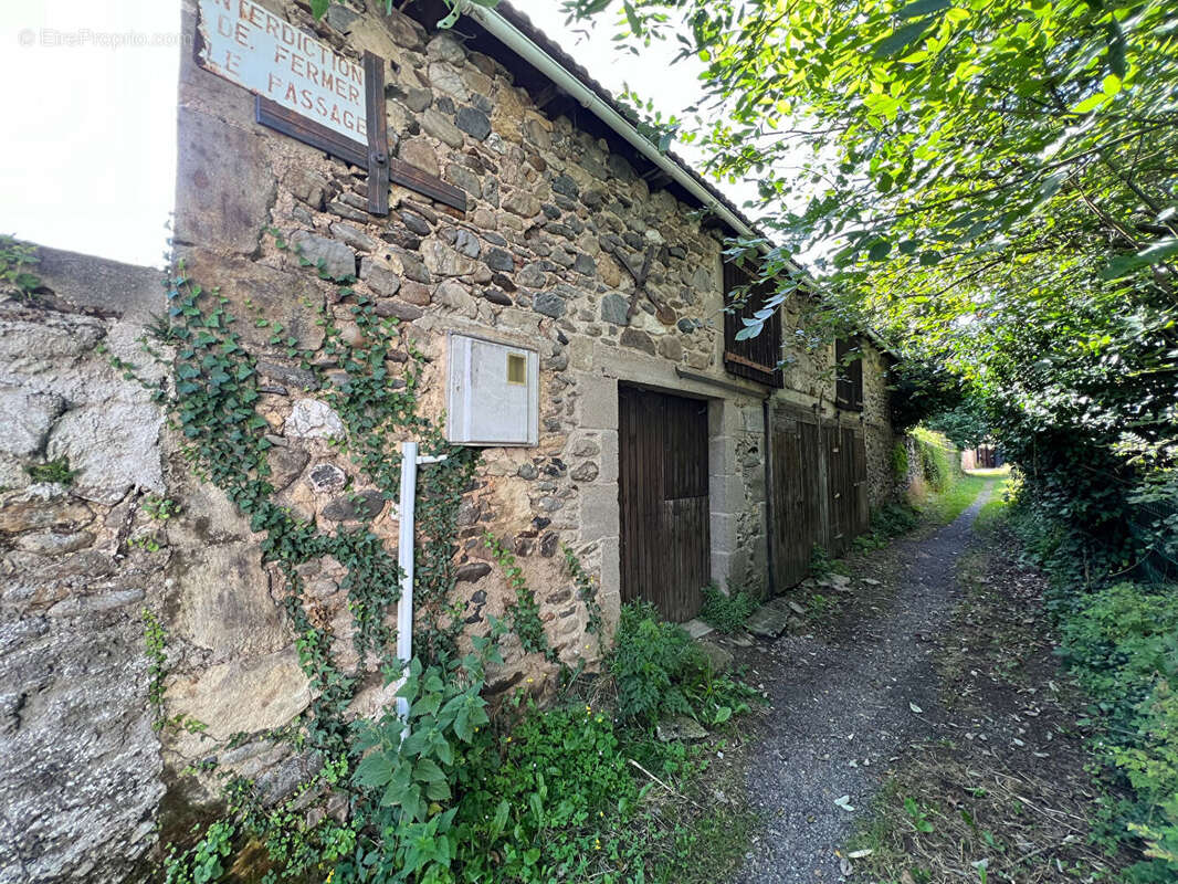 A VENDRE - Ancienne écurie avec terrain attenant - 85 m² développés - SAINT GENIEZ D'OLT - photo 4