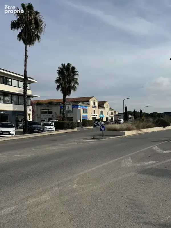 Local a vendre - 310 m2 - proche autoroute - photo 1