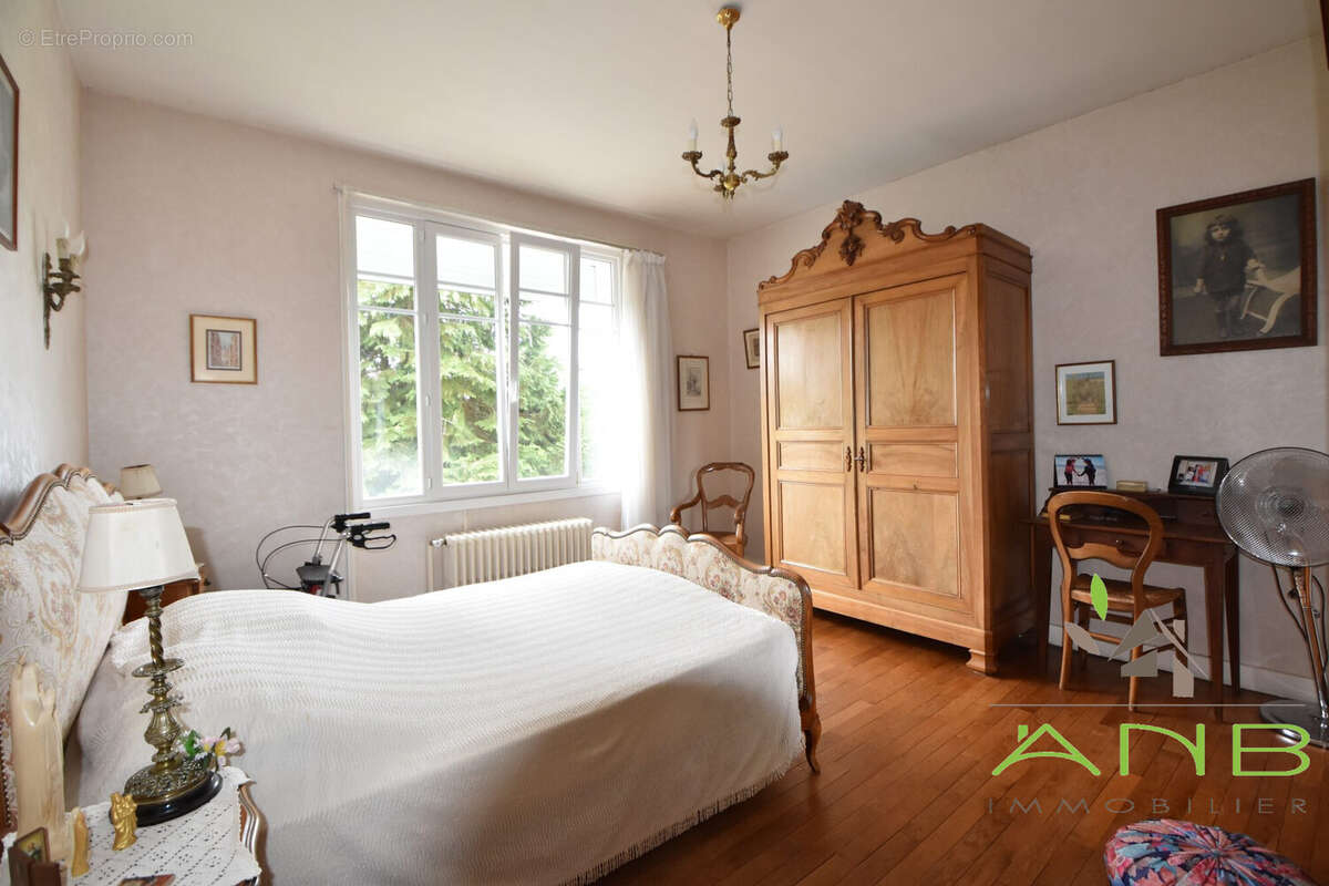 Maison 154 m² à Saint-Mathieu  - photo 6