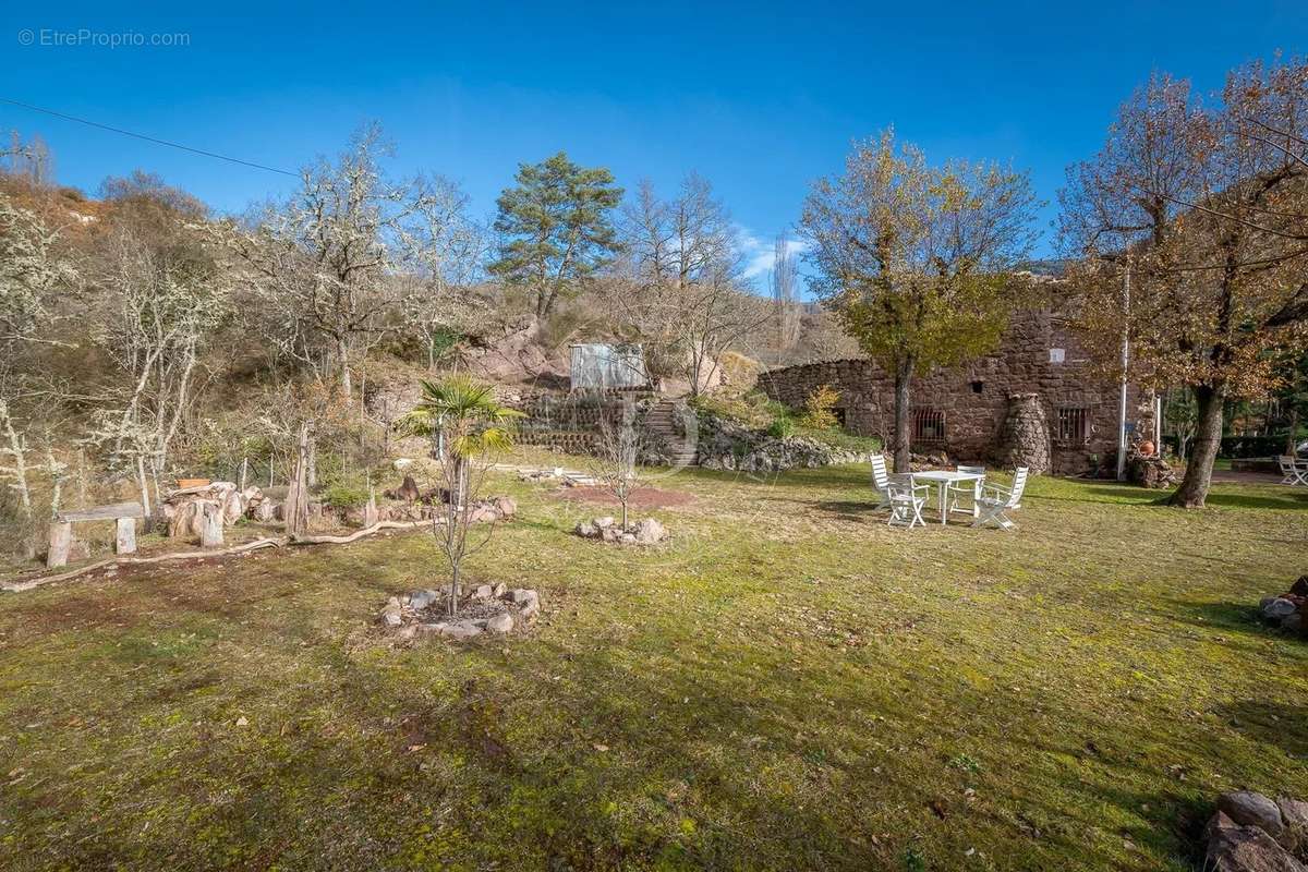 Maison à PUGET-THENIERS