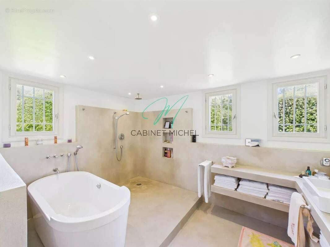 Maison à ROQUEFORT-LES-PINS