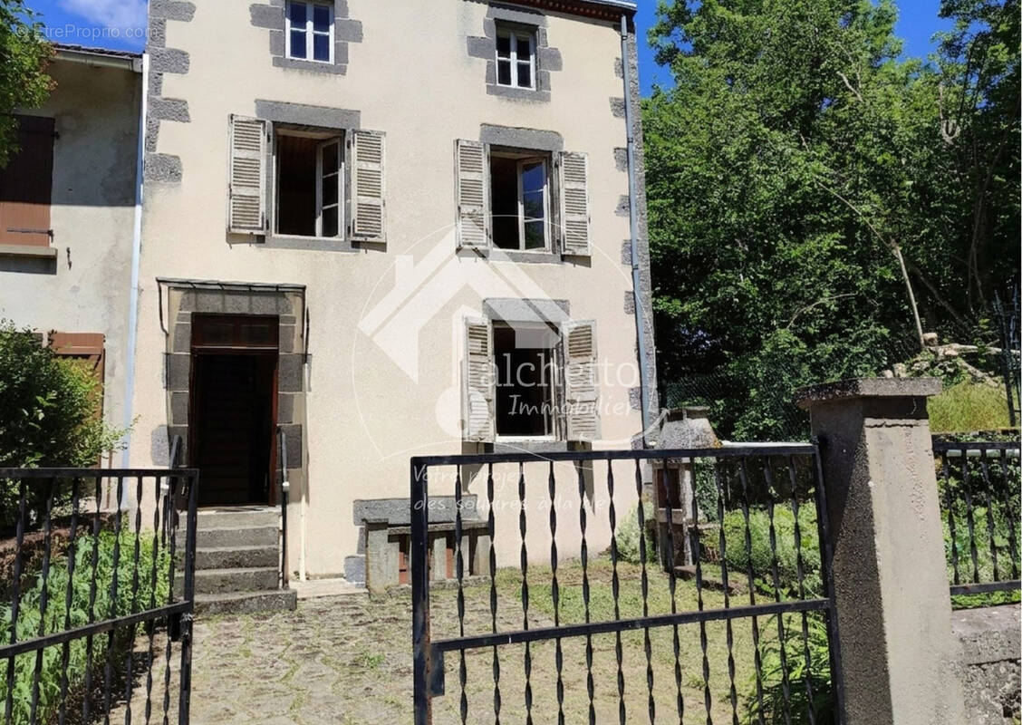 Maison à AYDAT