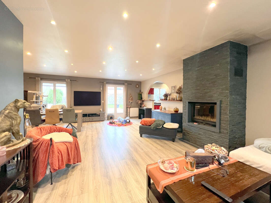 Maison à LA CHAPELLE-FORAINVILLIERS