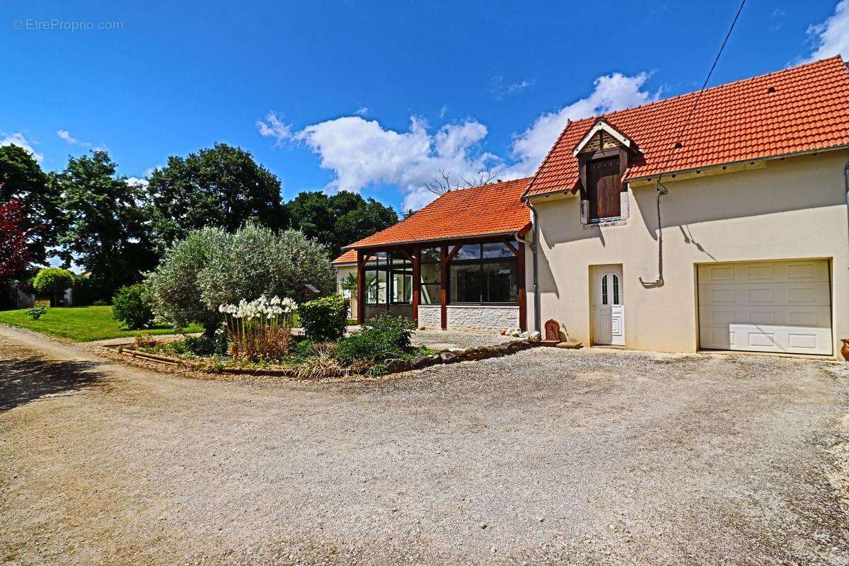 Maison à SENS-BEAUJEU