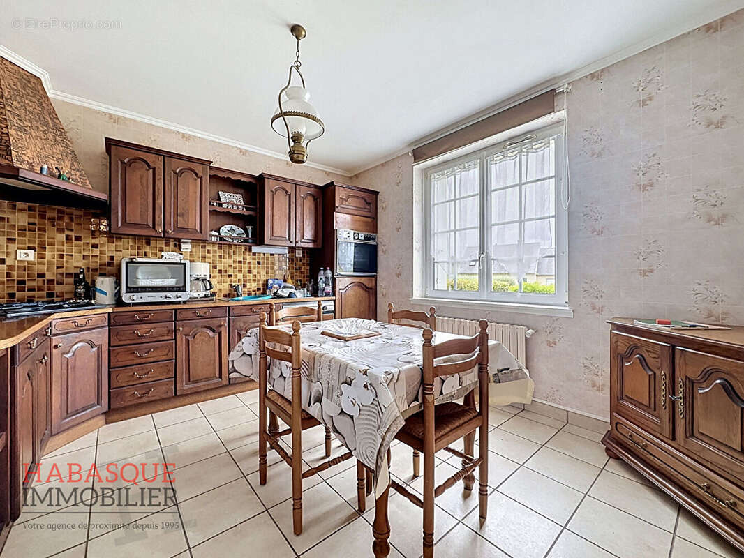 Maison à vendre à Saint Vougay - Réf 472LT - 7 pièces, 125.70 m² - photo 2