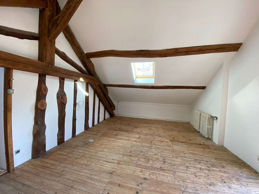 Maison à SULLY-LA-CHAPELLE