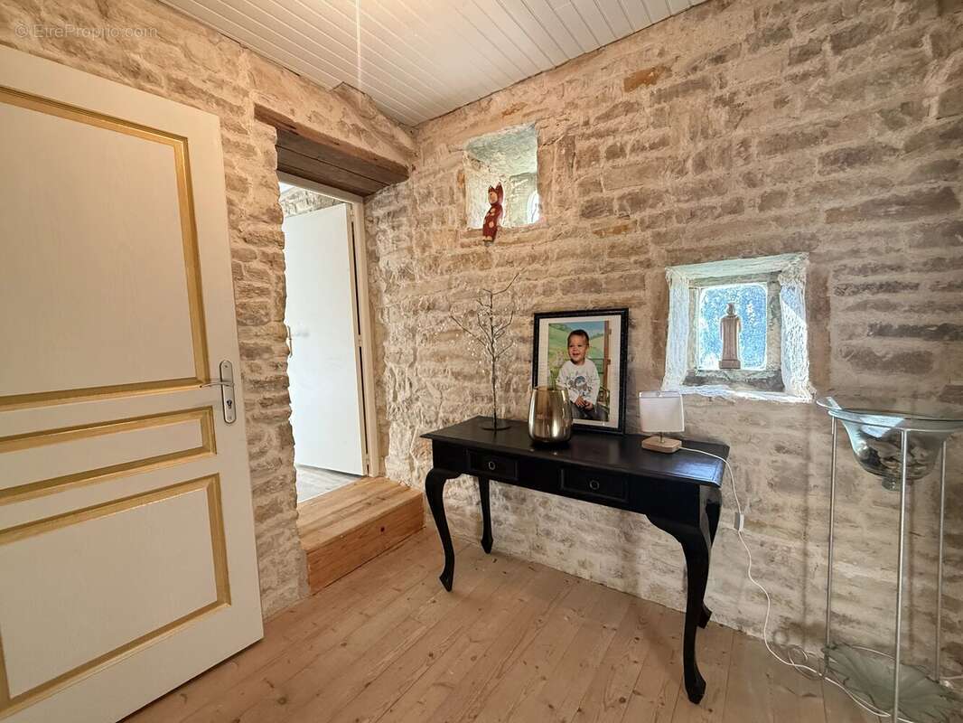 Maison à SAINT-FRAIGNE