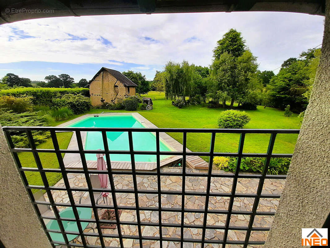 Maison à MONTREUIL-LE-GAST