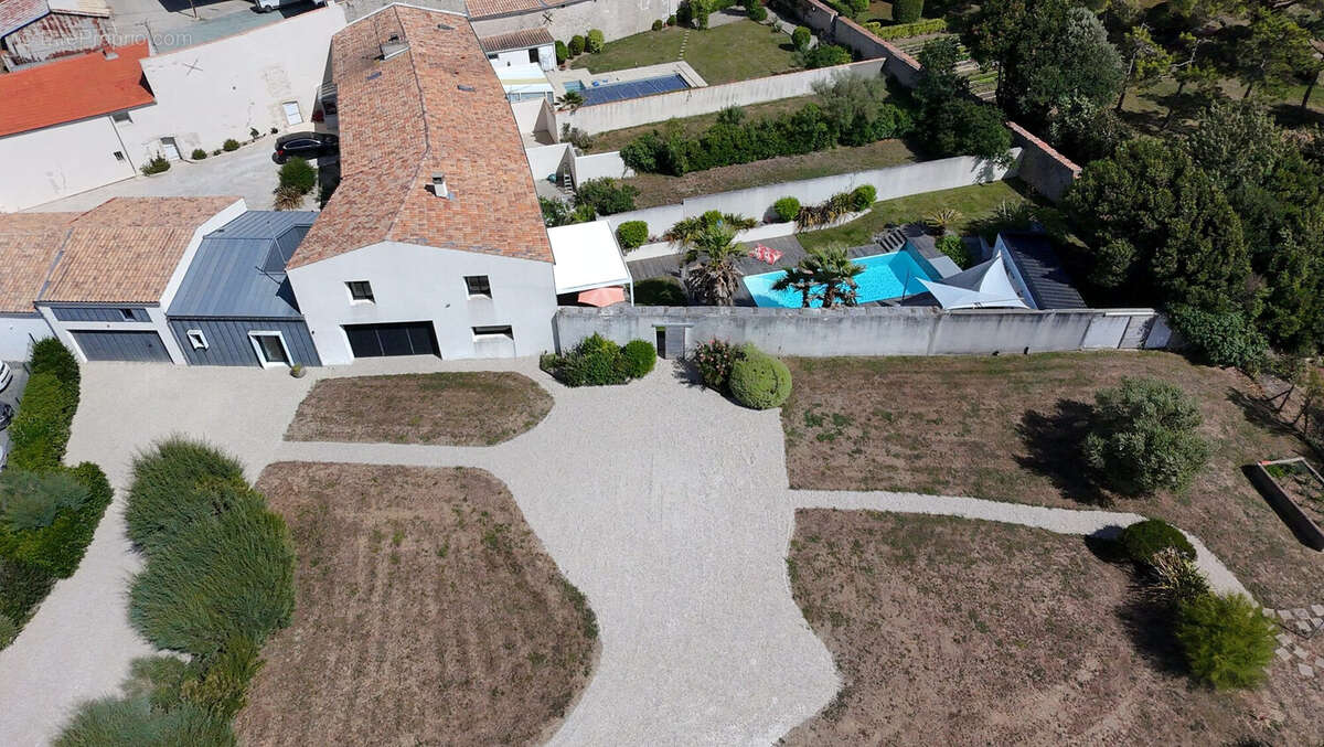 Maison 450 m² à Marsilly  - photo 3