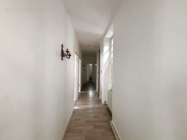 Autun, en plein centre, maison de ville sur cour, 3 chambres, garage, et grande terrasse. - photo 9