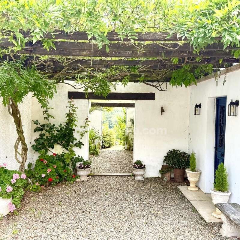 Maison à LEMBEYE