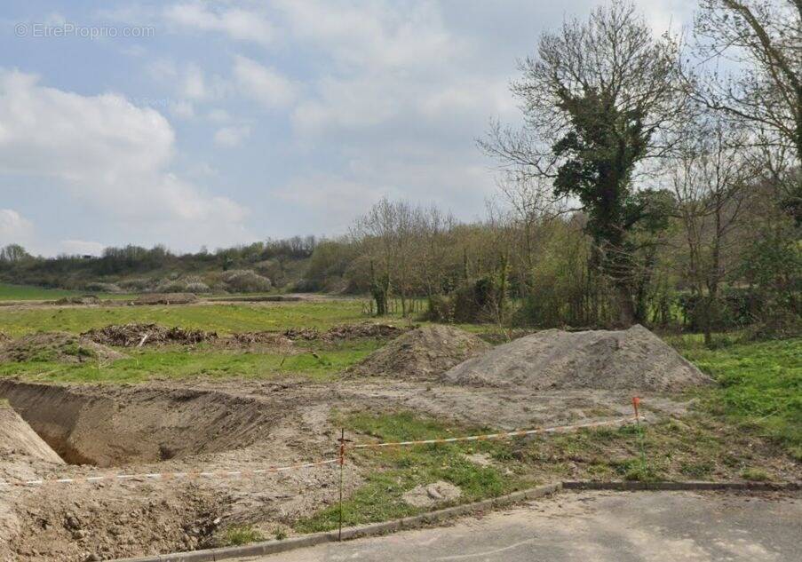 Terrain à NESLES