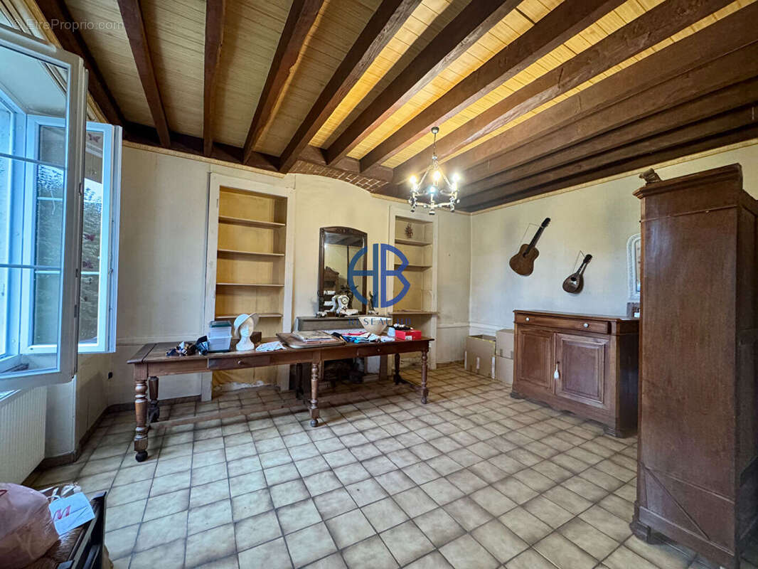 Maison à SAINT-VICTOR-DE-MORESTEL