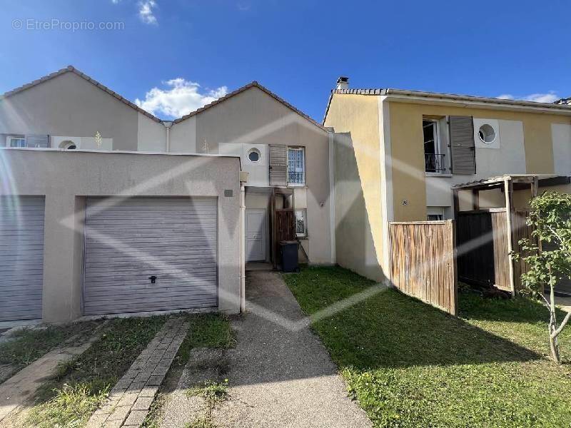 Maison à COMBS-LA-VILLE