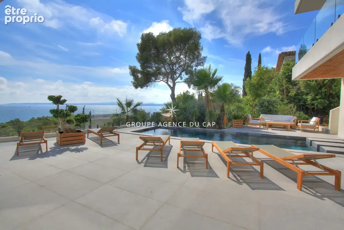 À vendre villa contemporaine de 350m² 8 pièces avec vue mer, à pied des plages et des commerces des issambres - photo 2