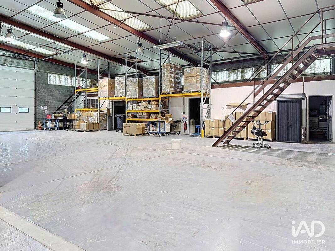 Photo 1 - Commerce à SAINT-CANNAT