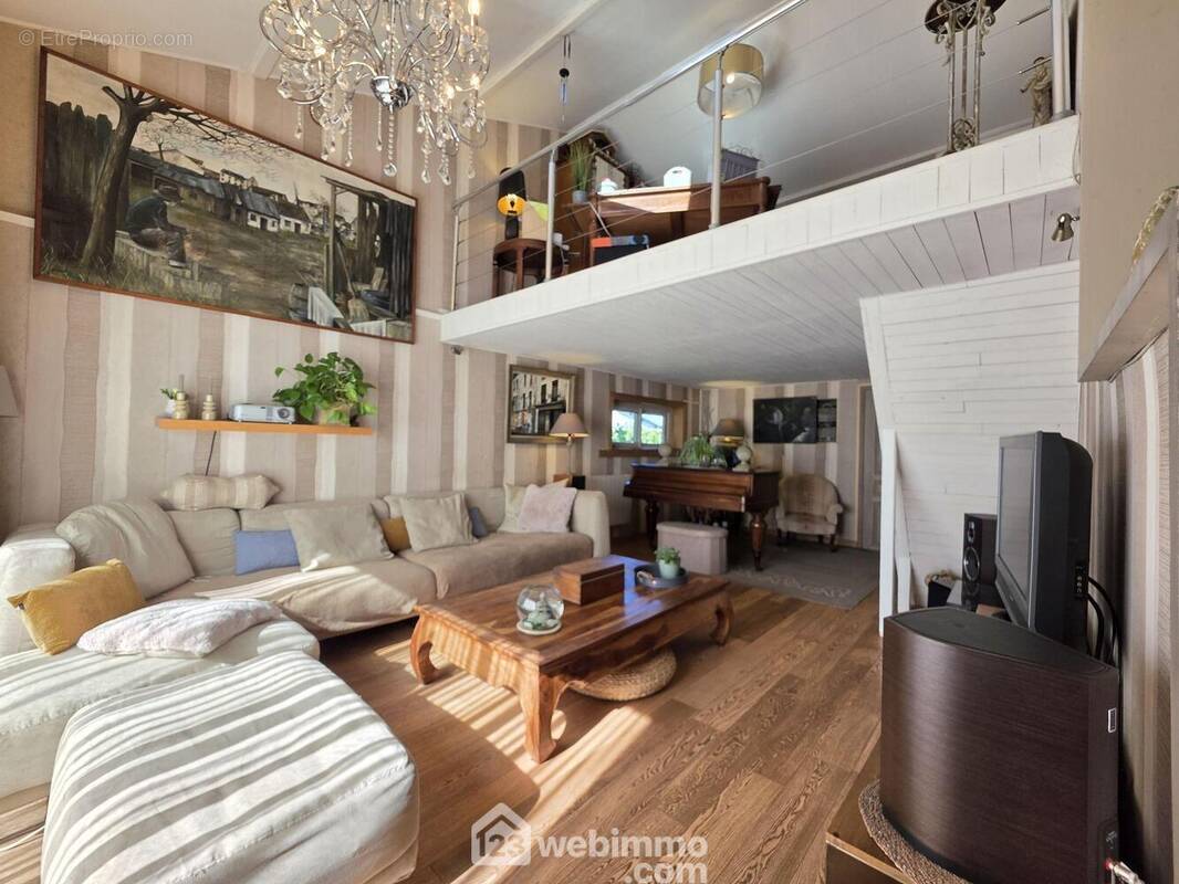 Un agréable salon - Maison à MACAU