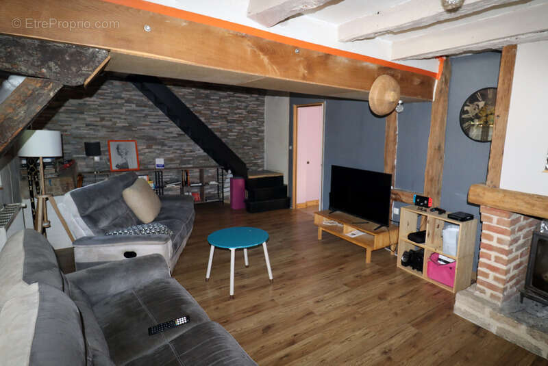 Environnement particulièrement calme avec une magnifique vue dégagée à CURCIAT DONGALON – 181 m² habitables sur 6970 m² de terra - photo 6