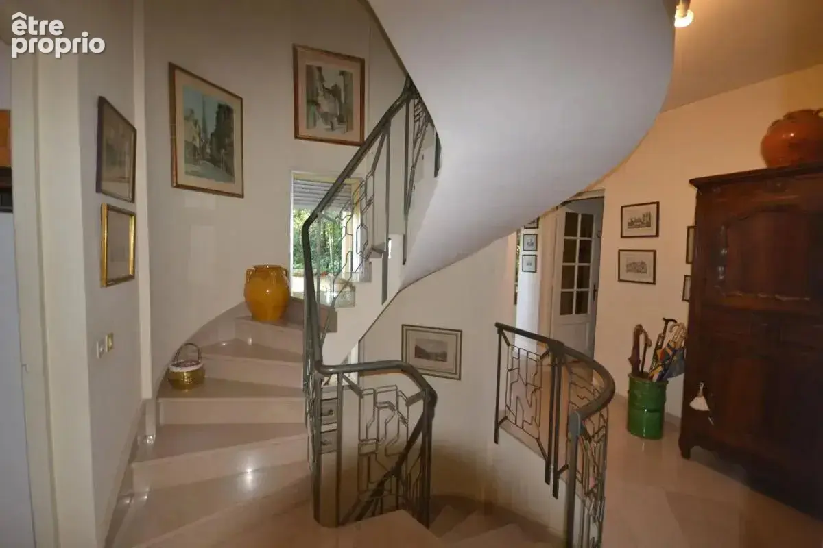 Maison de type villa ancienne en RDC +2 sur parcelles de 4830m2 - photo 4
