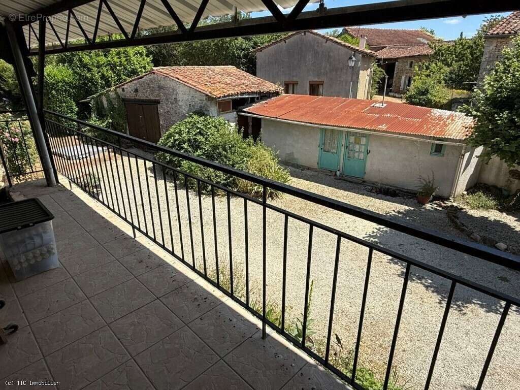 Maison de Caractère avec 5 Chambres Avec Terrain, 6 Minutes d'Aunac-Sur-Charente - photo 20
