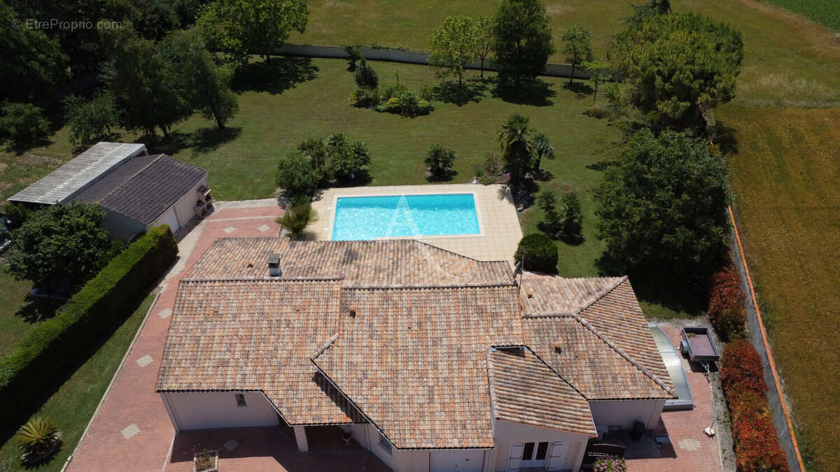 Maison Saintes 5 pièce(s) avec piscine et son appartement dédié - photo 3