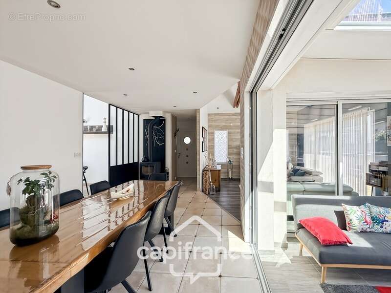 Maison contemporaine de plain-pied de 160 m² – 4 chambres – Véranda de 27 m² avec spa – Double garage – Carport – Noyal-Pontivy - photo 10