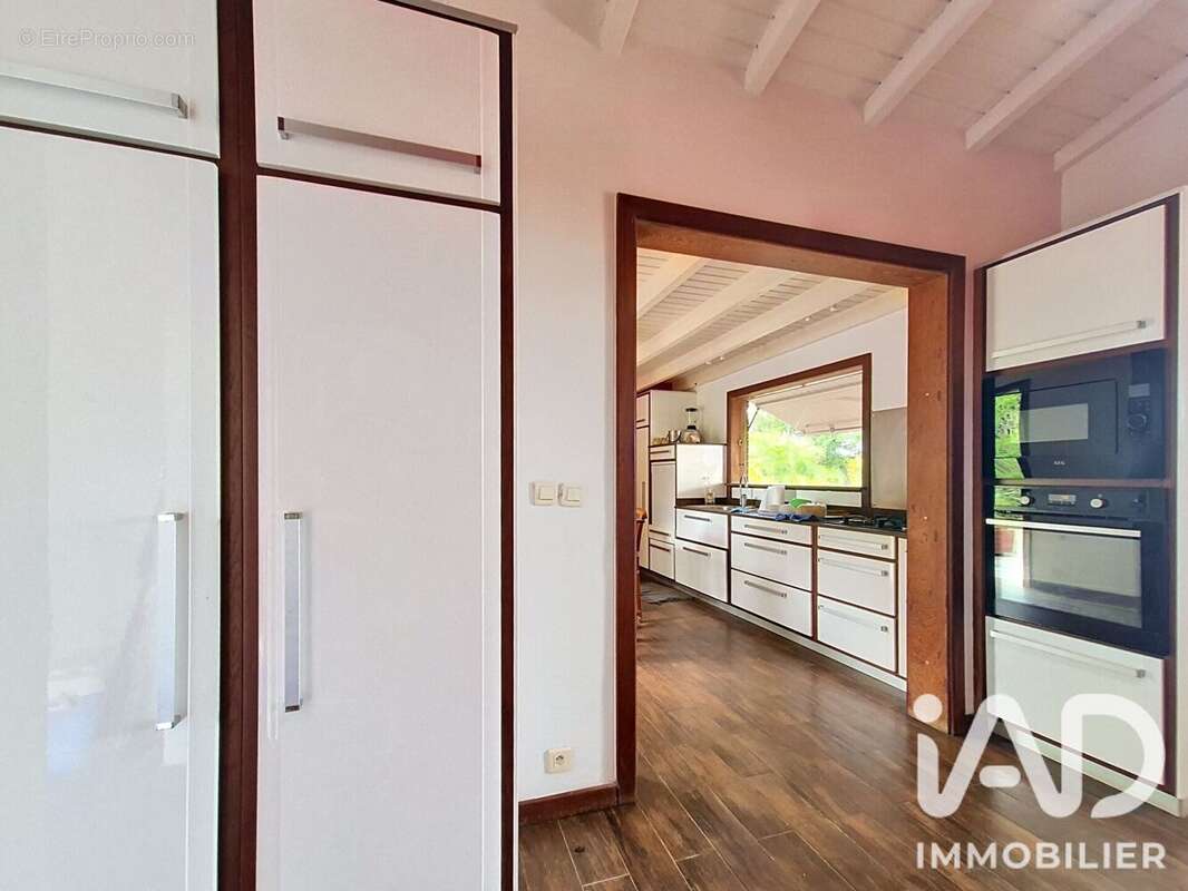Maison 198 m² à Sainte-Rose  - photo 8