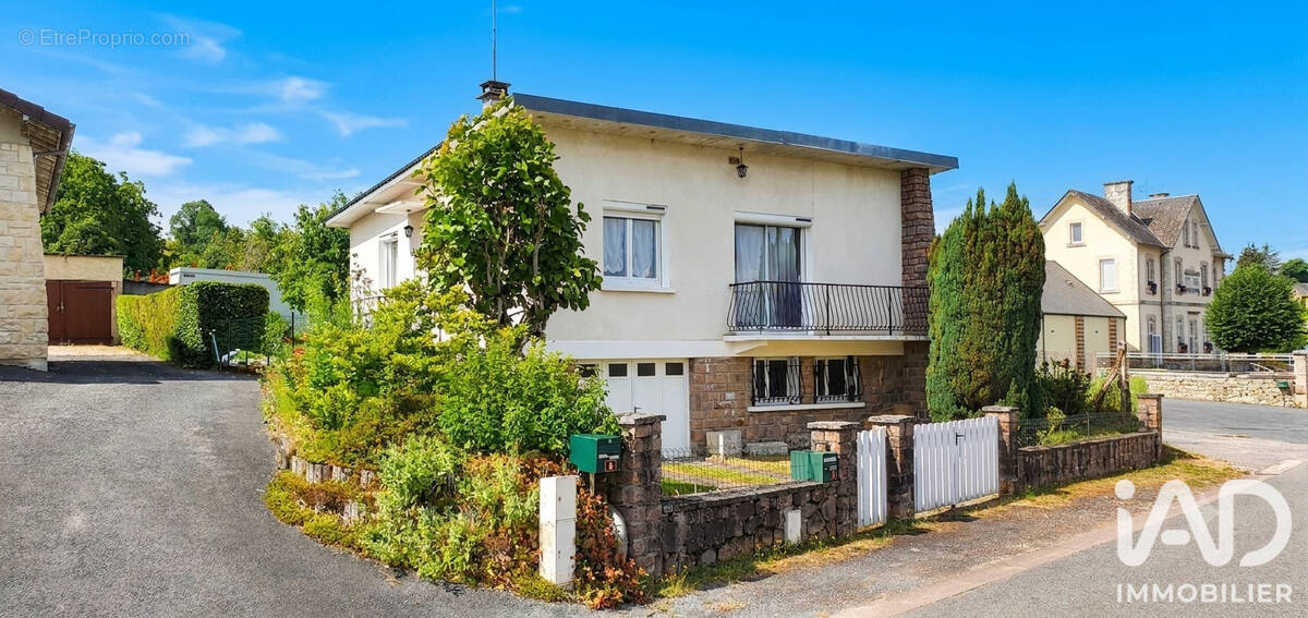 Photo 1 - Maison à ALBUSSAC