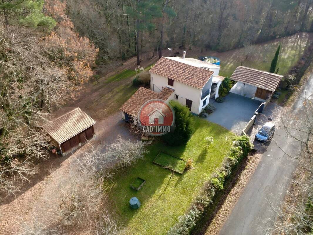 Maison à SAINT-AUBIN-DE-LANQUAIS